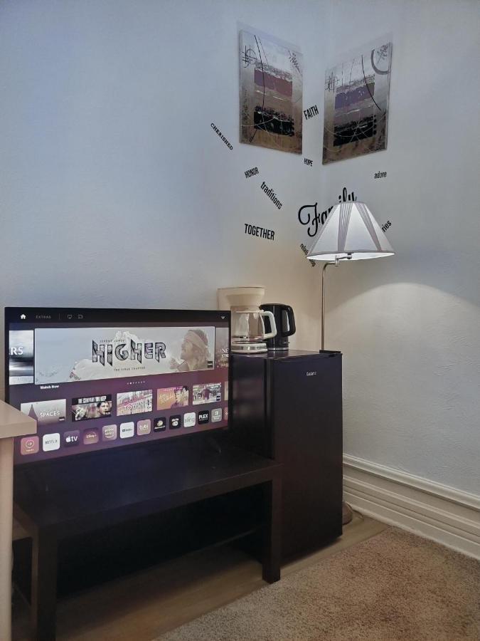 Booking-Eddy- Single Room With Self Check-In Hull エクステリア 写真